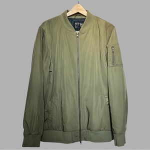 NINTH HALL Men’s Windbreaker Olive Green Size Large.